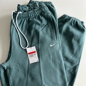 NWT Nike Sweatpants L